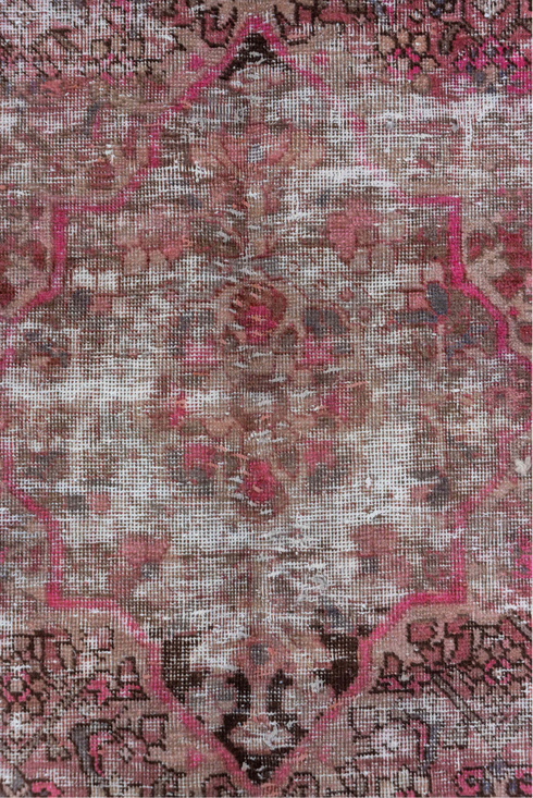 Vintage Distressed Area Rug (4' x 6')